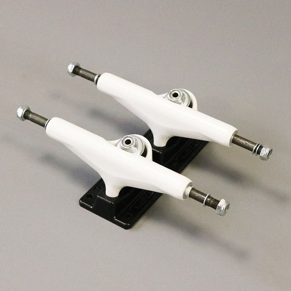 Picture Metal Custom Colour (White / Black) Skateboard Trucks - 5.25