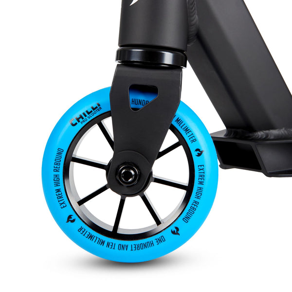 Chilli Base Black/blue Scooter - Skatewarehouse.co.uk