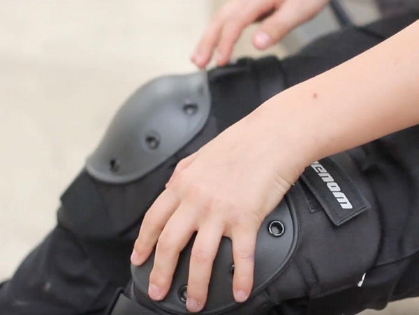 Venom Triple Knee/Elbow/Wrist Skateboard Scooter Skates Pad Set - Black - Skatewarehouse.co.uk