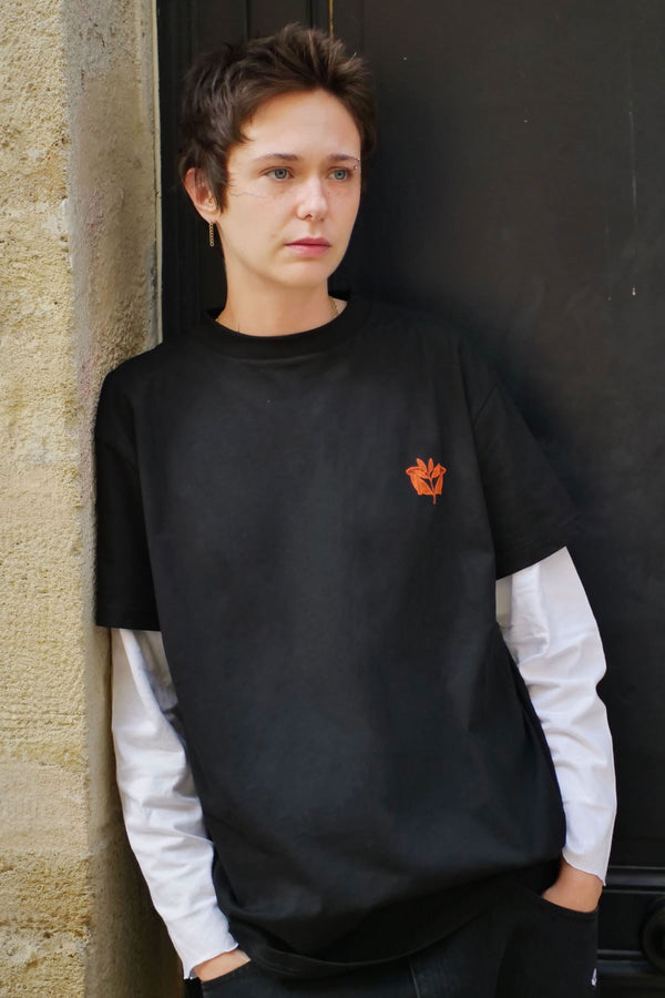Magenta Pillar Tee / Baseline Black