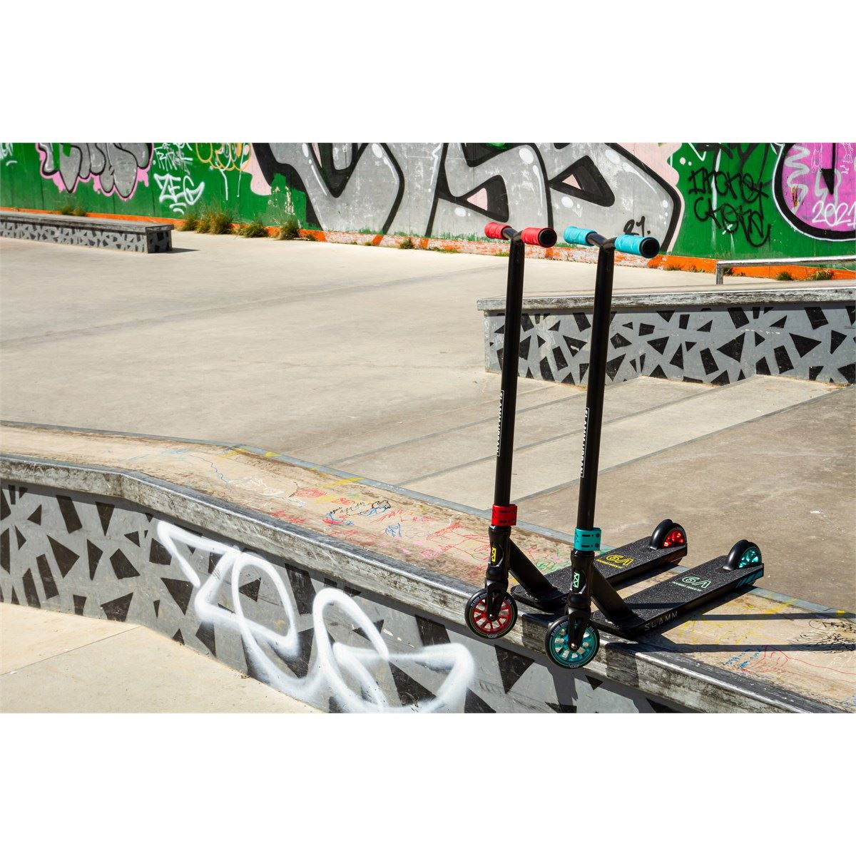 Slamm Urban V9 Scooter 2021 Zwart/Teal Slamm Urban V9 Scooter 2021 Zwart/Teal