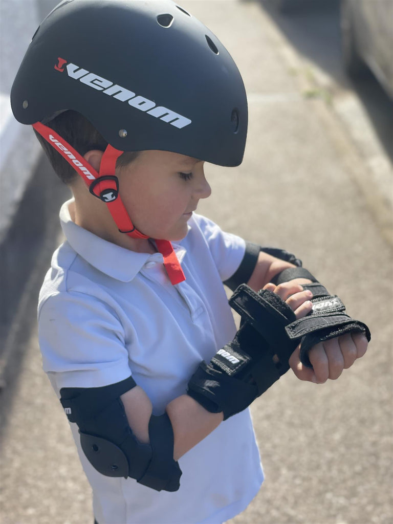Venom Helmet & Pads Set - Ideal Protective Gear For Ecuador