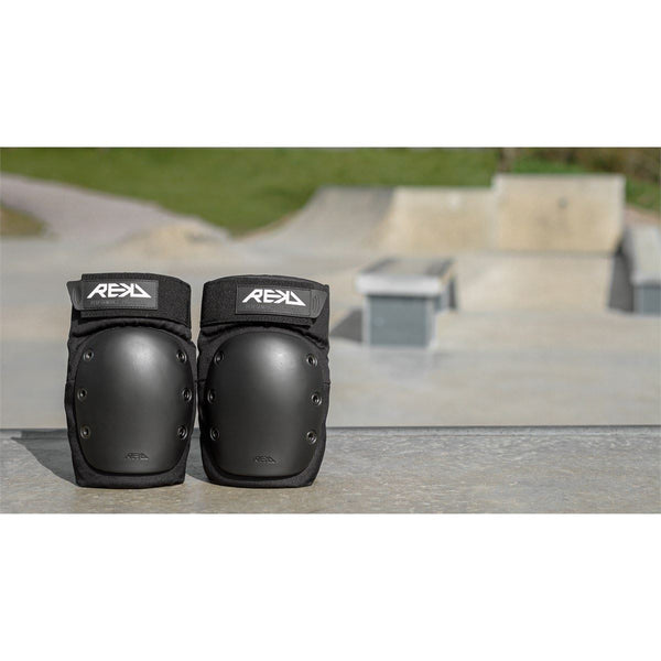 REKD Skateboard Skate Scooter BMX Ramp Knee Pads - Black - Skatewarehouse.co.uk
