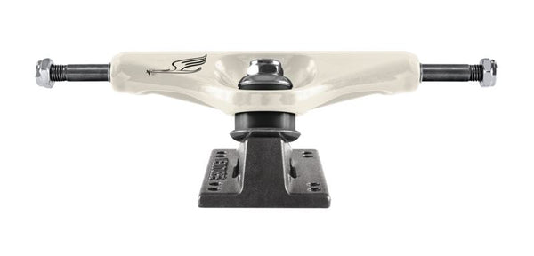 Venture Worrest - Bob V8 Pair (Cream/Blk) Skateboard Trucks - 5.2
