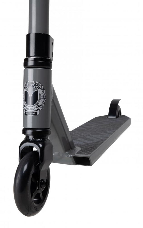 Blazer Pro Complete Scooter Outrun 2 - Grey - Skatewarehouse.co.uk