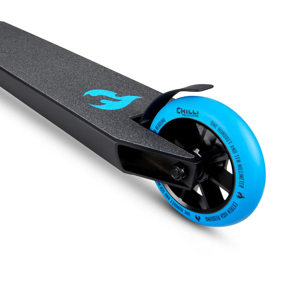 Chilli Base Black/blue Scooter - Skatewarehouse.co.uk