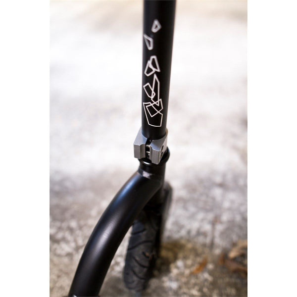 Frenzy 230mm Pneumatic Recreational Scooter - Black - Skatewarehouse.co.uk