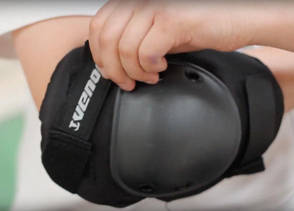 Venom Triple Knee/Elbow/Wrist Skateboard Scooter Skates Pad Set - Black - Skatewarehouse.co.uk