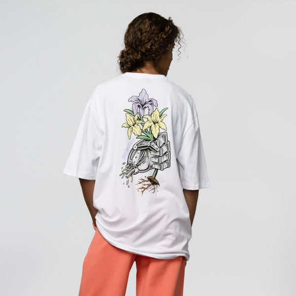 Santa Cruz Womens T-Shirt Wooten Bionic Oversized - White - Skatewarehouse.co.uk