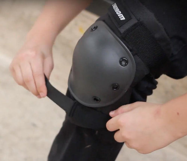 Venom Triple Knee/Elbow/Wrist Skateboard Scooter Skates Pad Set - Black - Skatewarehouse.co.uk